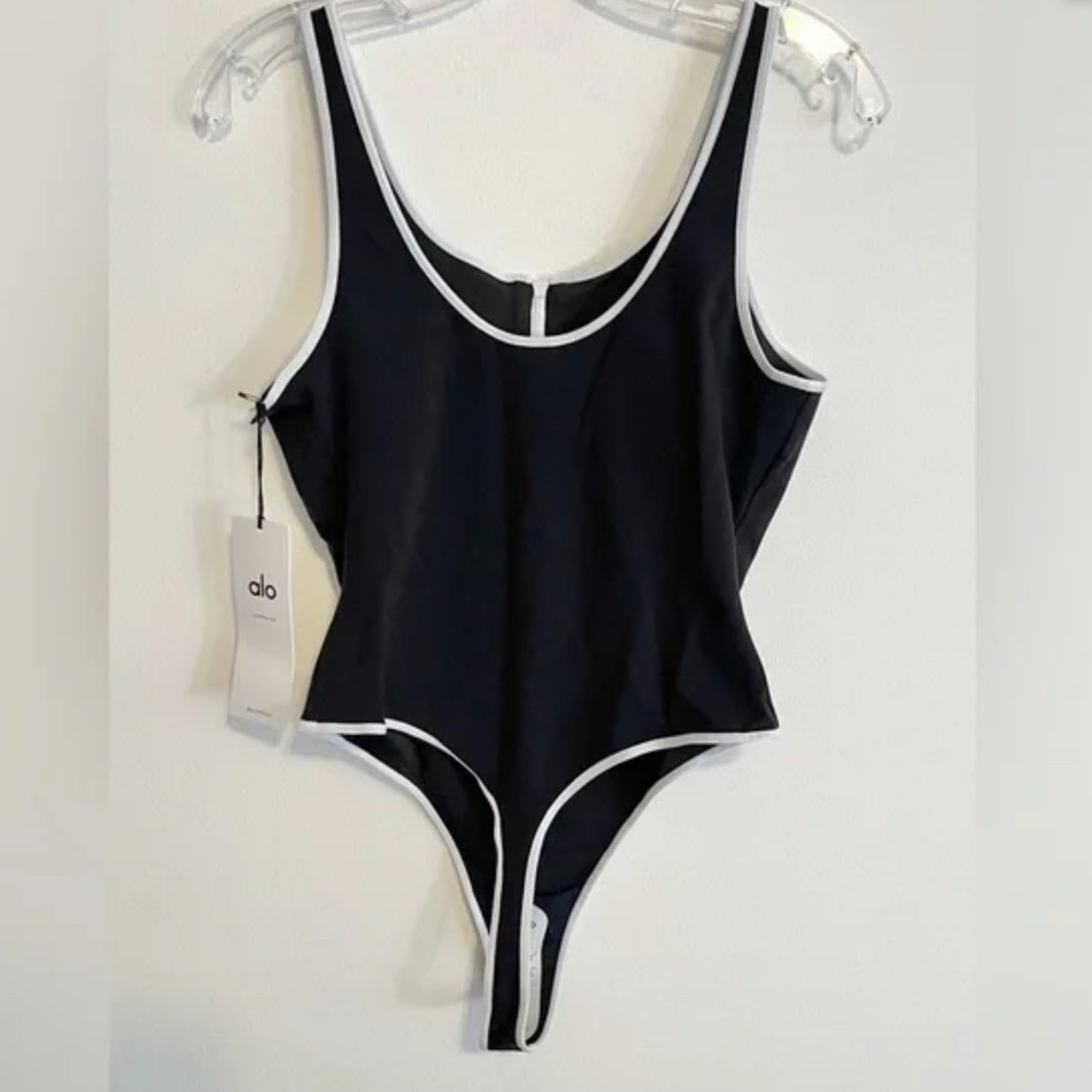 AloYoga Bodysuit.NEVER WORN .Black/White Trim. Size L. NEW with TAG - Picture 3 of 7